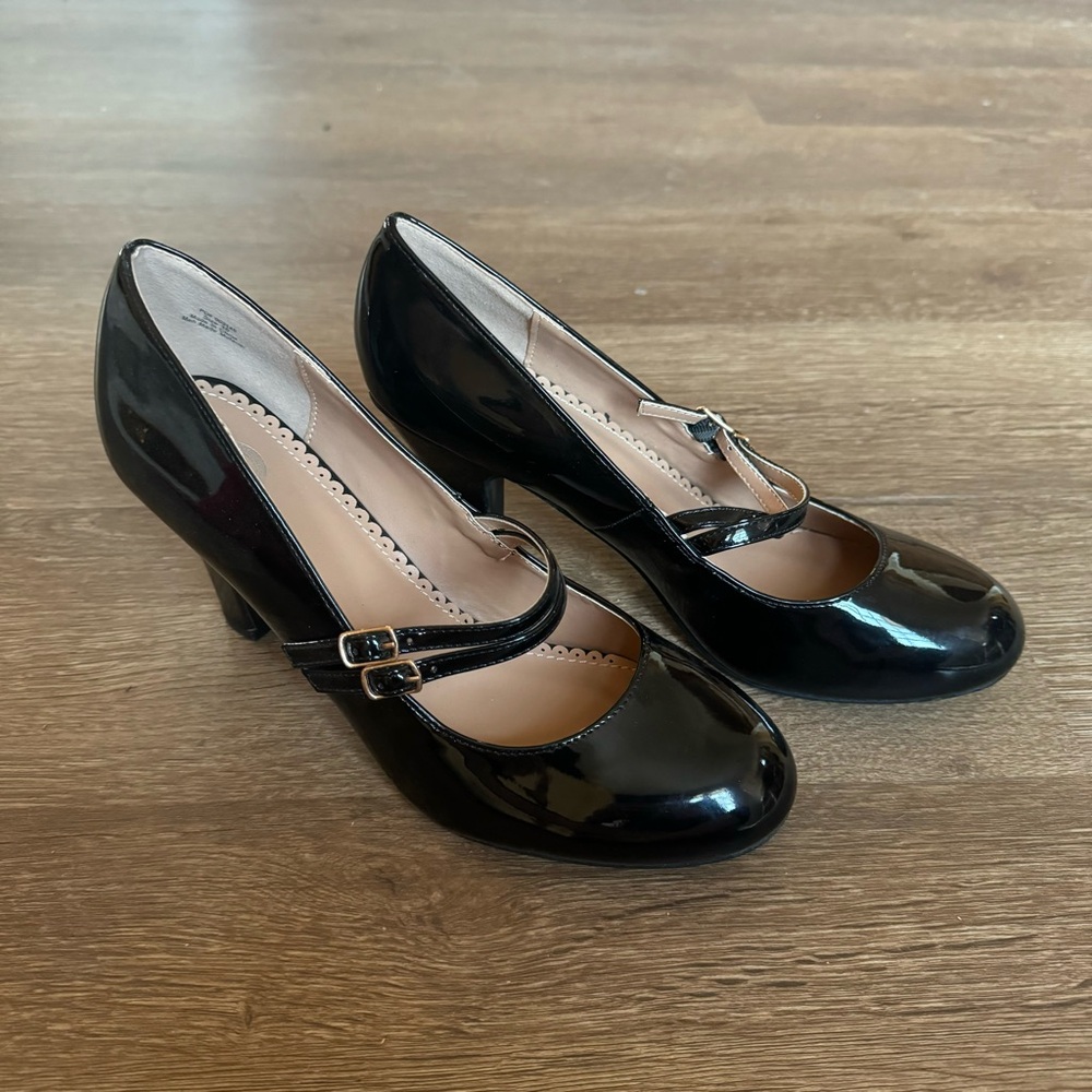 Journee Collection Womens Mary Jane Pumps Closed Toe Double Buckle Strap 10